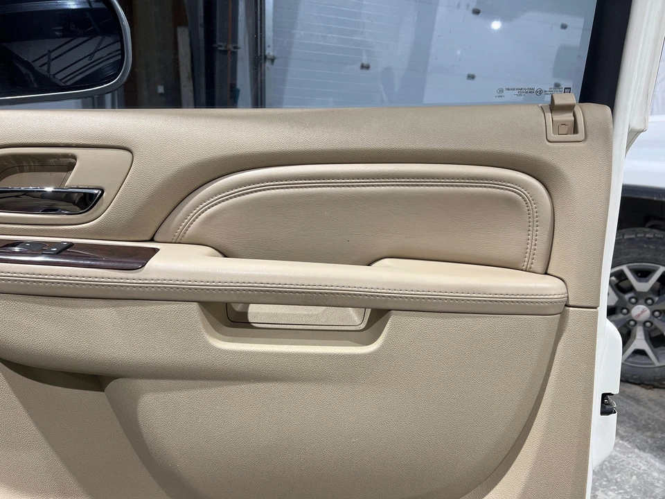 10-14 Cadillac Escalade Passenger RH Cashmere-394 Front Inner Door Trim Panel Foto 3 de 4