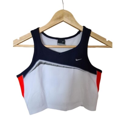 nike dri-fit crop top 2004 mit reflektierenden Details. Größe Large, aber es ist kleiner neu mit Etikett