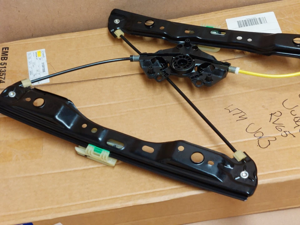 Volvo V40 Mk3 Front Left Door Window Regulator 2012-2020 31301555 Genuine NEW - Image 3 of 4