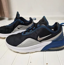 Nike women's size 7 air max motion  Blue