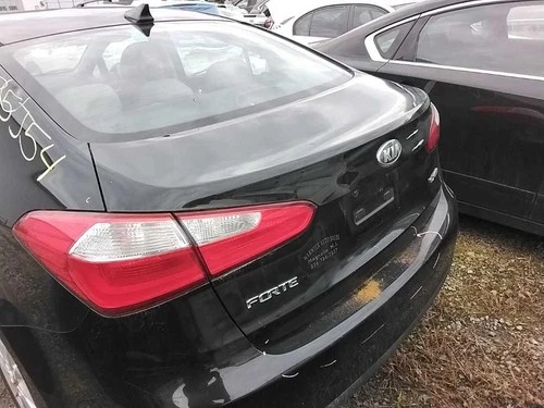 Used Deck Lid fits: 2014 Kia Forte Sdn incandescent lamps w/rear view camera Gra