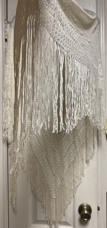 Vintage 100% Rayon ENGLISH VILLAGE Crochet Lace Fringed Shawl Made In Japan - Image 4 of 4