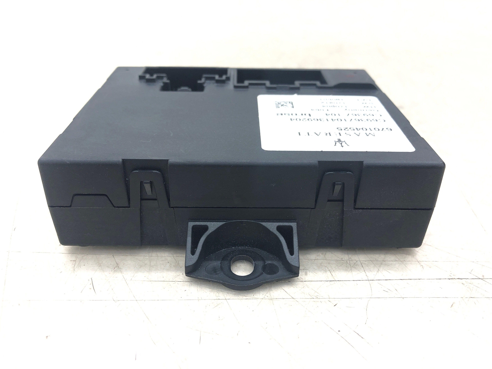 2017-2022 MASERATI LEVANTE REAR LIFTGATE HANDS FREE CONTROL MODULE 670104525 OEM