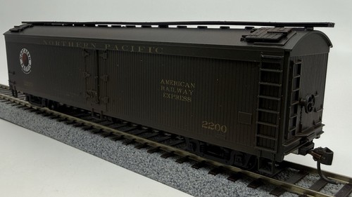 HO Athearn Northern Pacific 50′ Express Reefer 2200 - Ruedas Kadee | Zustand: Used