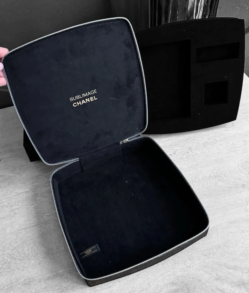 Estuche de viaje cuadrado con textura dorada negra sublimación Chanel Beaute cremallera GWP NUEVO EN CAJA Foto 2 de 4