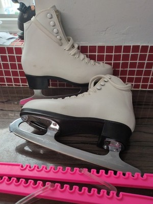 Risport Etolie Schlittschuhe Eiskunstlaufschuhe Größe EU 37 UK Größe 4,5 mit rosa Guards