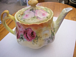 Vintage Z. S. & C. Bavania Porcelain Tea Pot with lid