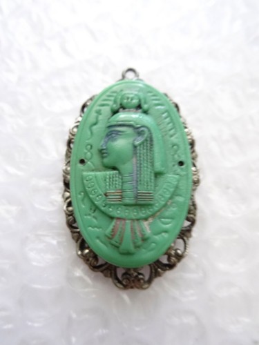 cLEOPATRA GREEN GLASS EGYPTIAN REVIVAL CAMEO PENDANT VINTAGE JEWELRY neocurio - Picture 9 of 9