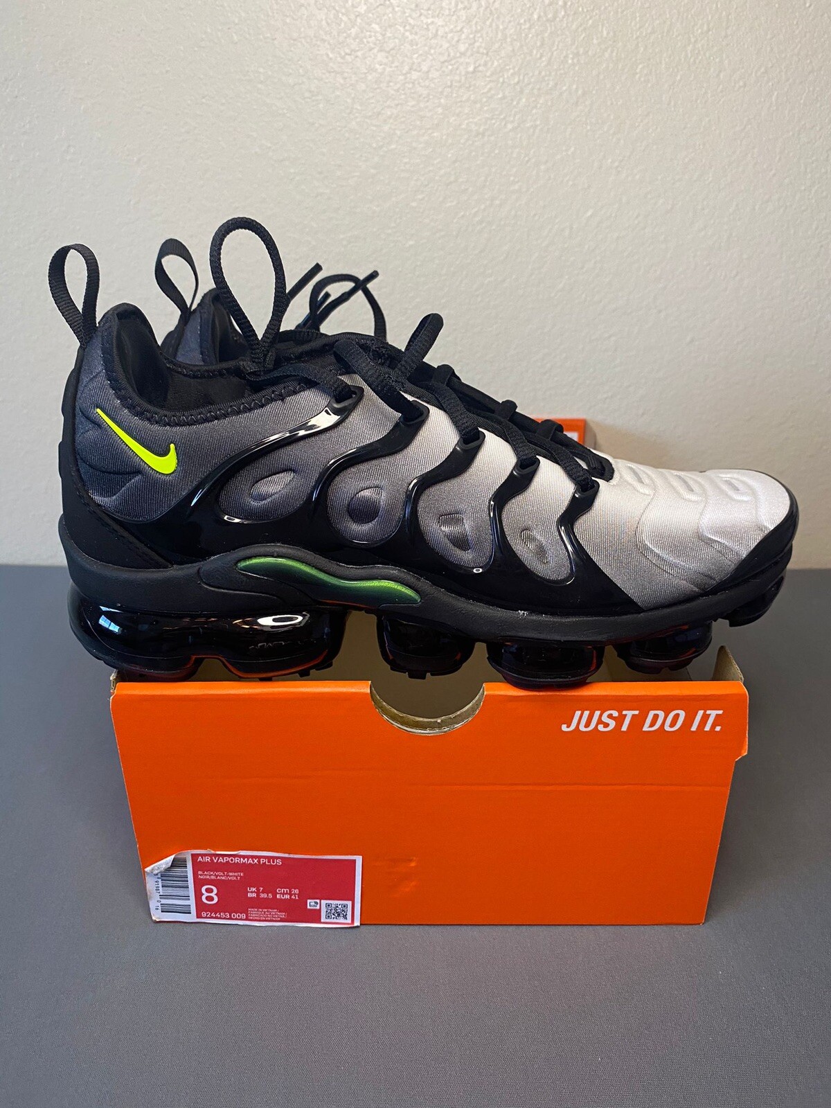 nike vapormax plus supreme