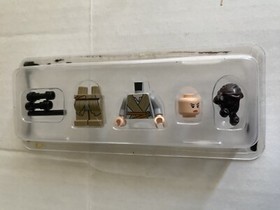 LEGO Star Wars MiniFigure Rey&rsquo;s Speeder NEW ROBE STAFF Helmet(used) 75099