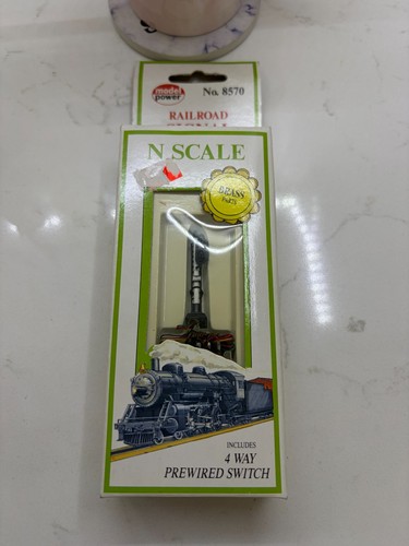 NUEVO MODELO SEÑAL DE FERROCARRIL ELÉCTRICO ESCALA N NO.8570 INTERRUPTOR PRECABLEADO 4 VÍAS | Zustand: New