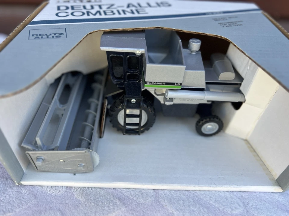 Vintage ERTL ALLIS-CHALMERS GLEANER L3 COMBINE 1986 #1275 1/32 Scale - Image 3 of 4