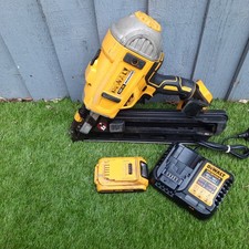 🔨 DeWalt 18V XR Framing Nail Gun – Type 3 (DCN692) works great