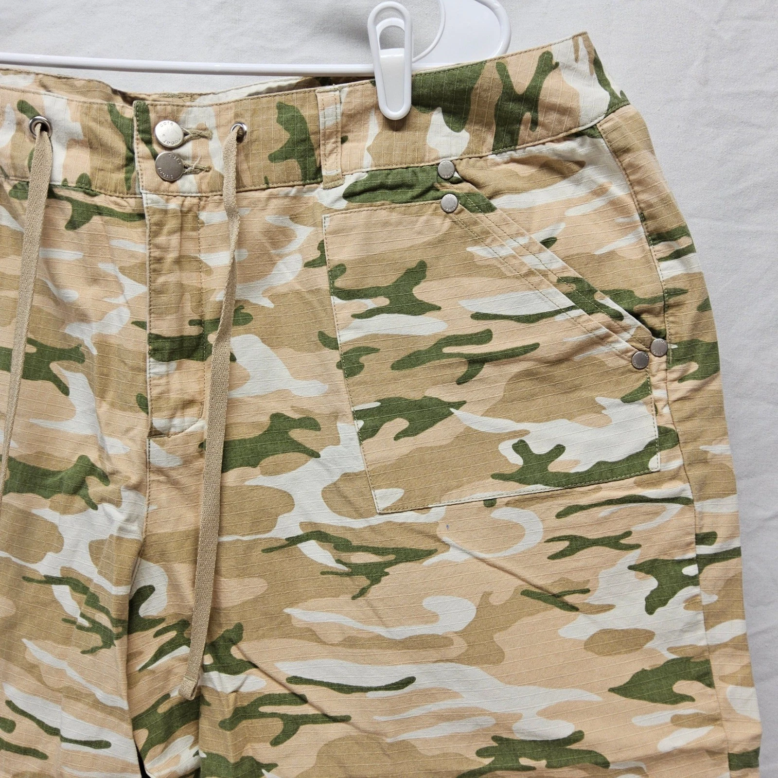 Cato Woman Cargo Capri Pants Womens 20W Tan Green Camo Ripstop Cotton Relaxed
