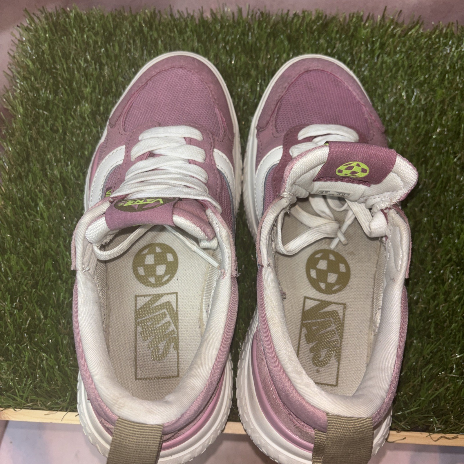 Vans UltraRange Neo VR3 Shoes Unisex 3.5 Pink Suede Low Top Sneakers image 10