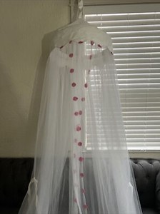 POTTERY BARN KIDS BED CANOPY/PINK POM POMS