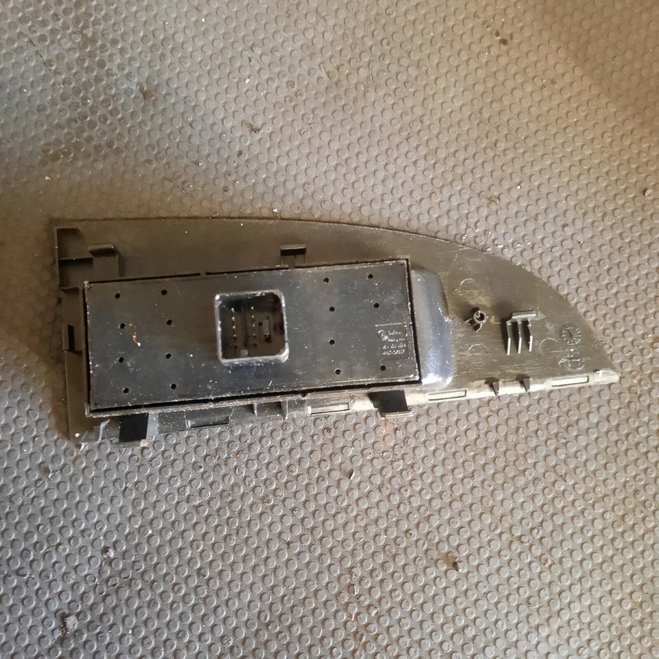 Interruptor de ventana delantera derecha Seat Leon Driver 2011 1P2867172A #9 Foto 2 de 3