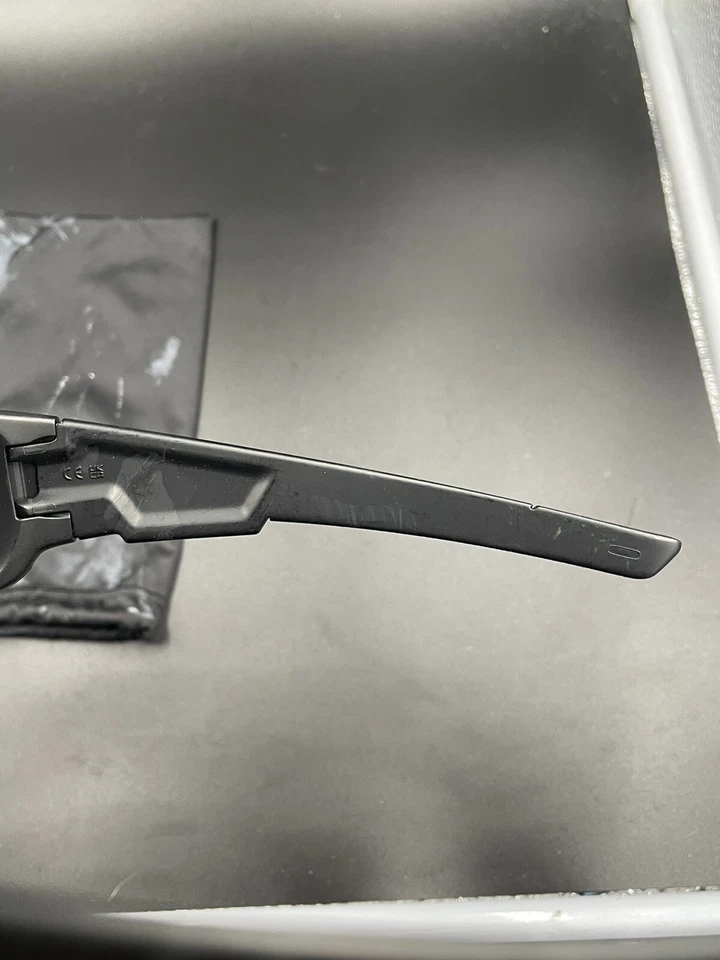 Cigüeñal Oakley negro camuflaje con lentes polarizadas de iridio negro (sin iconos) Foto 4 de 4