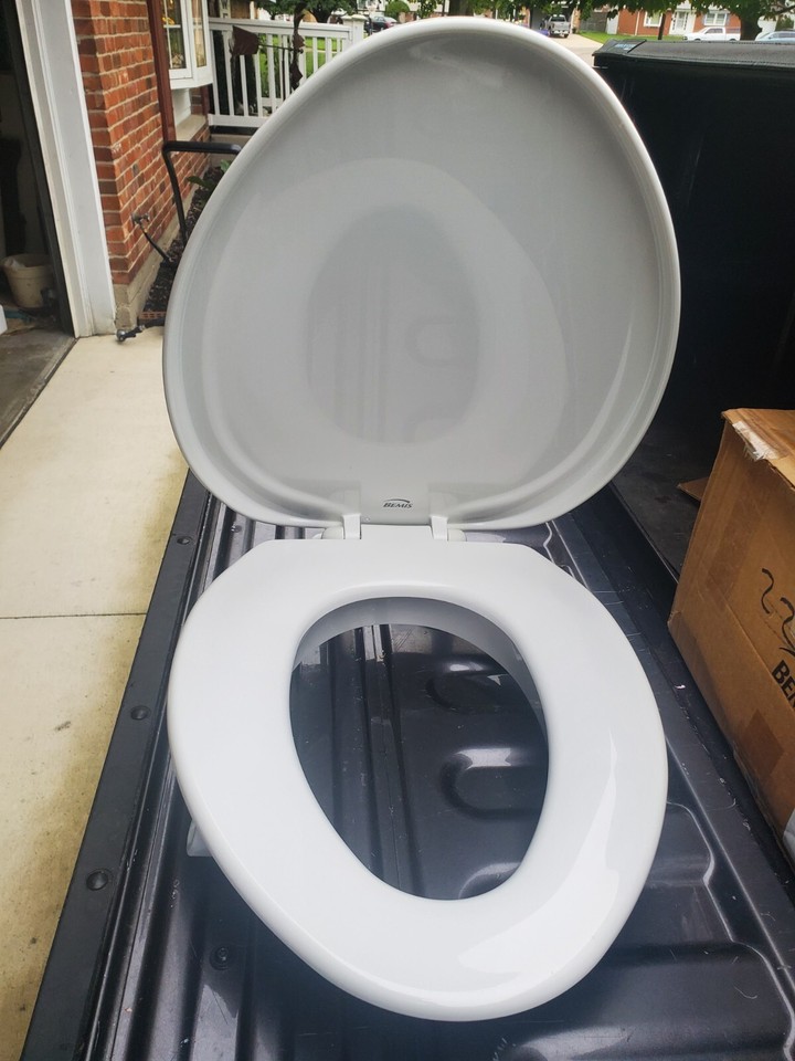 Mayfair By Bemis Assurance With Clean Shield Round Plastic Premium