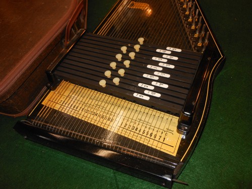 Vintage OSCAR SCHMIDT 36-String Style #73 12-Chord Autoharp With CASE! - Picture 4 of 12