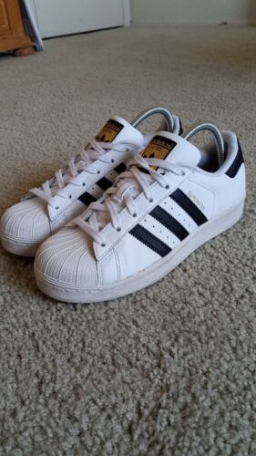 Adidas Women’s Size 7 Superstar White Casual Shoes Black & White Sneakers Free  - Afbeelding 1 van 12