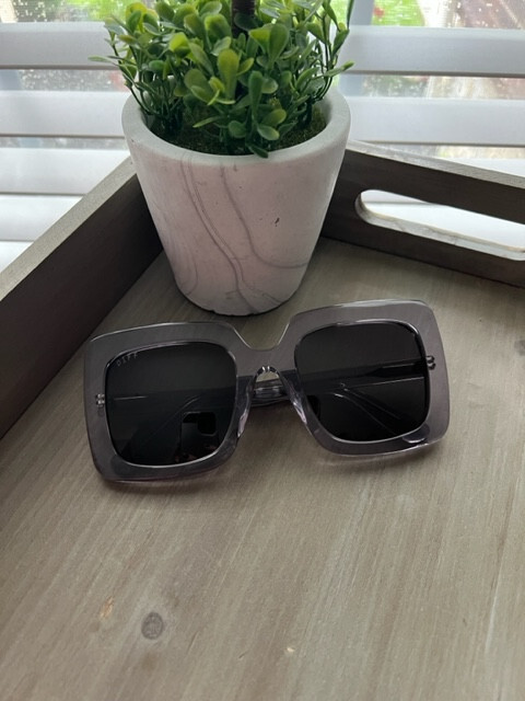 Diff Sasha Polarized Sunglasses Black Dasha Square Sunglasses | Black & Grey | DIFF Eyewear main image 3