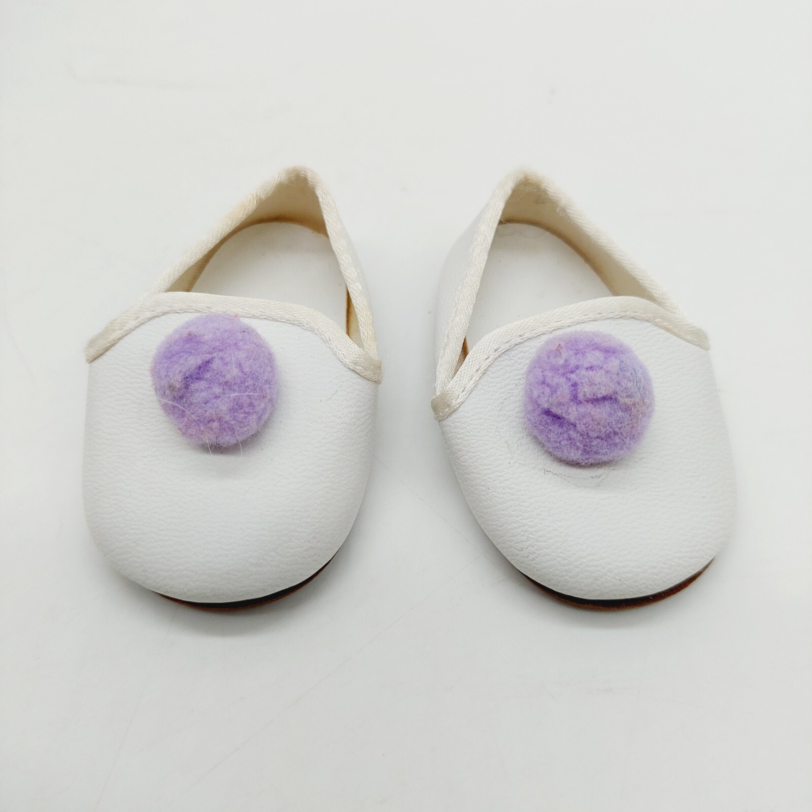 SAOLA American Girl Doll Nellie pantofole bianche con pompon viola solo scarpe LEGGI