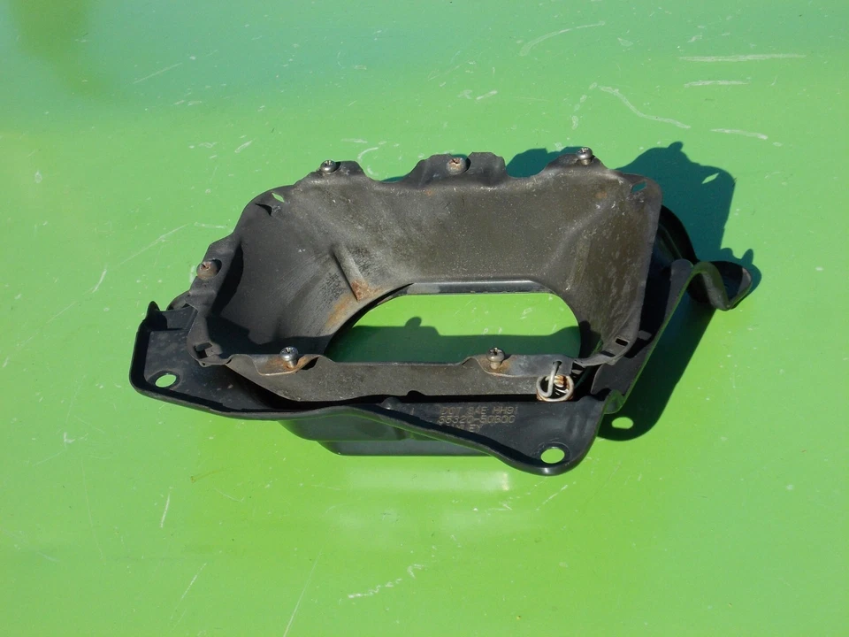 ЛЕВОЕ КРЕПЕЖНОЕ КОЛЬЦО ДЛЯ ФАРЫ CHEVY METRO 90-97 96063799 OEM GEO SPRINT LSI - Изображение 3 из 4