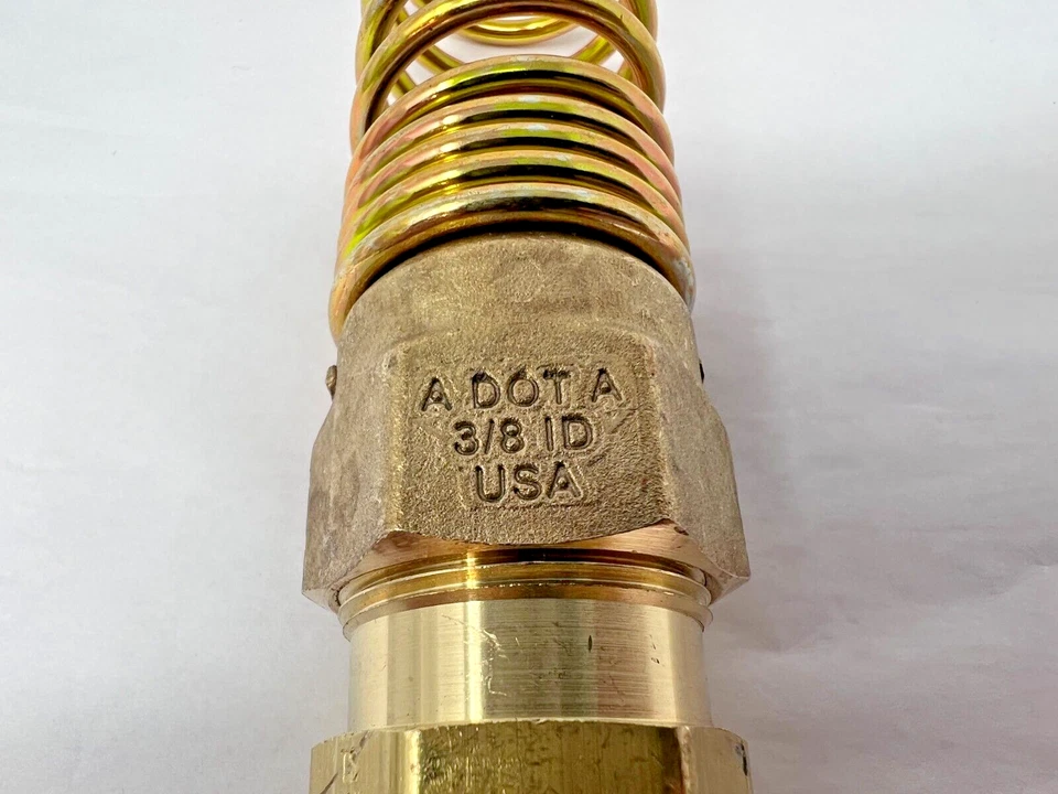 黄铜 DOT 空气制动软管端连接器 3/8" x 3/8" 公头 NPT 带弹簧保护 美国 — 第 3/4 张图片