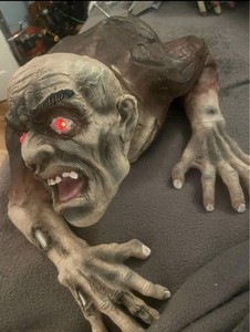 Grandin Road Animated Groundbreaker Zombie Retired Halloween prop Rare