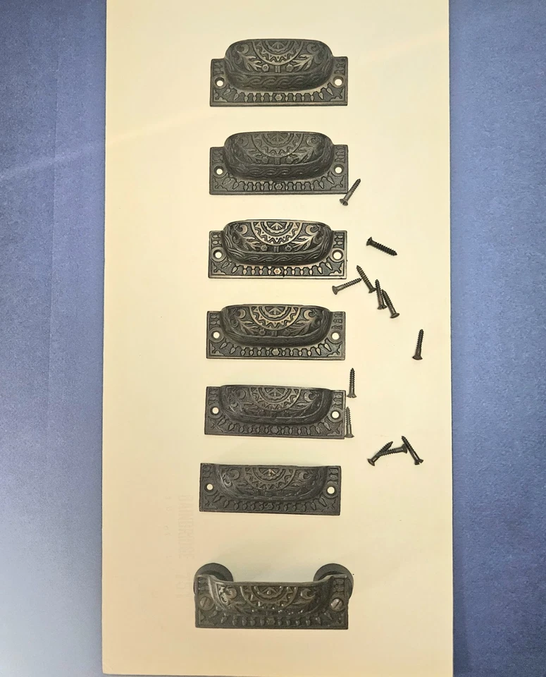 Lote de 7 tiradores de cajón antiguos Eastlake enchapados en bronce tiradores de taza accesorios de gabinete Foto 4 de 4