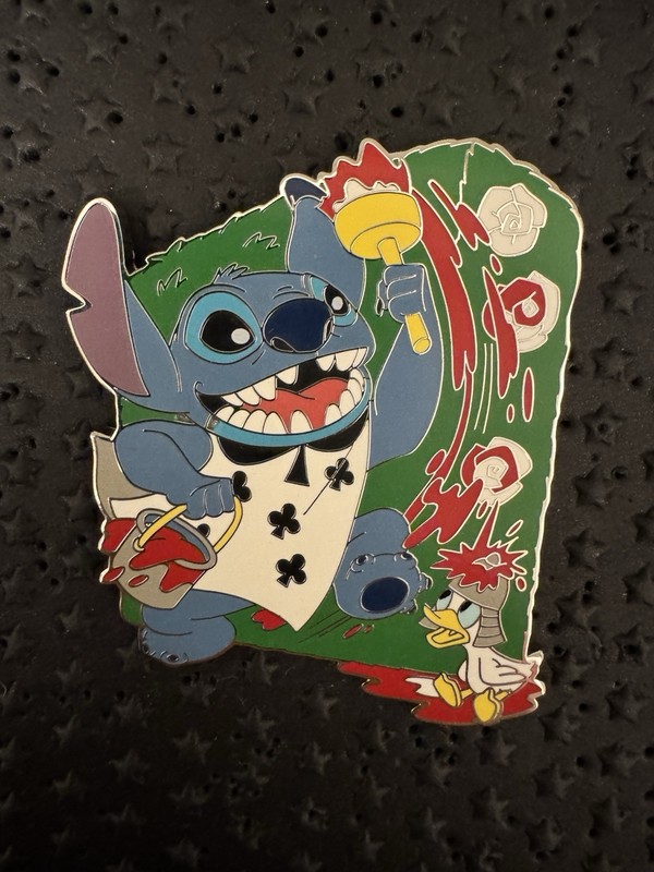 DLP Stitch And Duckling Alice’s Curious Labyrinth Clubs Card Paint Disney Pin 