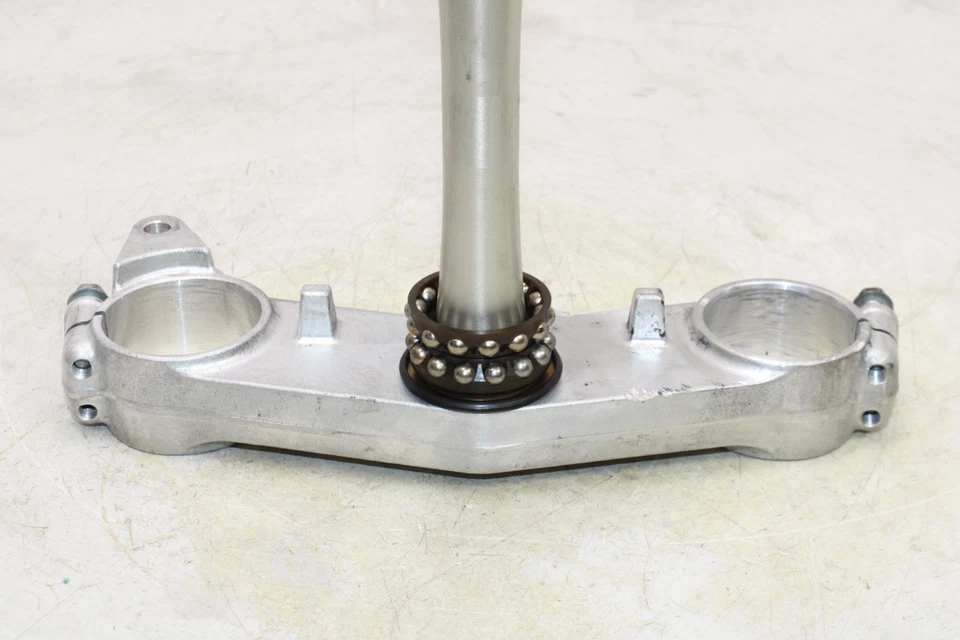 01-07 SUZUKI HAYABUSA GSX1300R OEM HORQUILLA DELANTERA ABRAZADERA INFERIOR TRIPLE ÁRBOL VÁSTAGO Foto 2 de 4