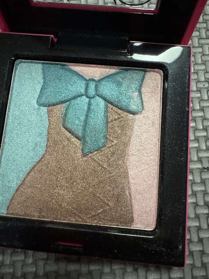 Victoria's Secret - Eye Shadow Quad - Peek a Boo - NEW - Image 3 of 4