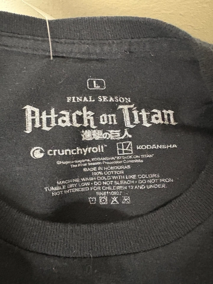 Camiseta Attack on Titan Temporada Final - Camiseta Anime Titan Faces - Crunchyroll Grande Foto 2 de 2