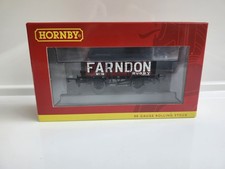 OO Gauge Hornby R6749 Farndon Rugby 5 Plank Wagon - w/ Removeable Fake Coal Load