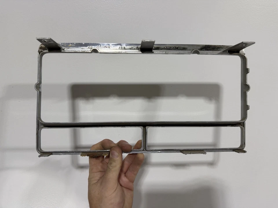 Cadillac Eldorado 1979-1985 faro bisel puerta OEM GM 16500582 Foto 3 de 4