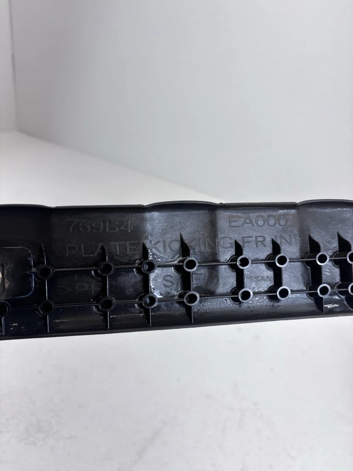 Nissan Frontier 2005-2021 moldura de piso derecha 769B4ea000 #031 Foto 3 de 3