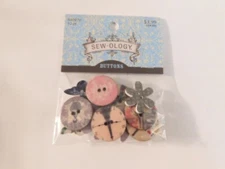 Sew-ology Floral Wood Buttons 12pc