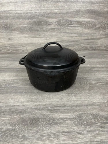 Wagner Ware Cast Iron Dutch oven #1268 w/Dome Lid