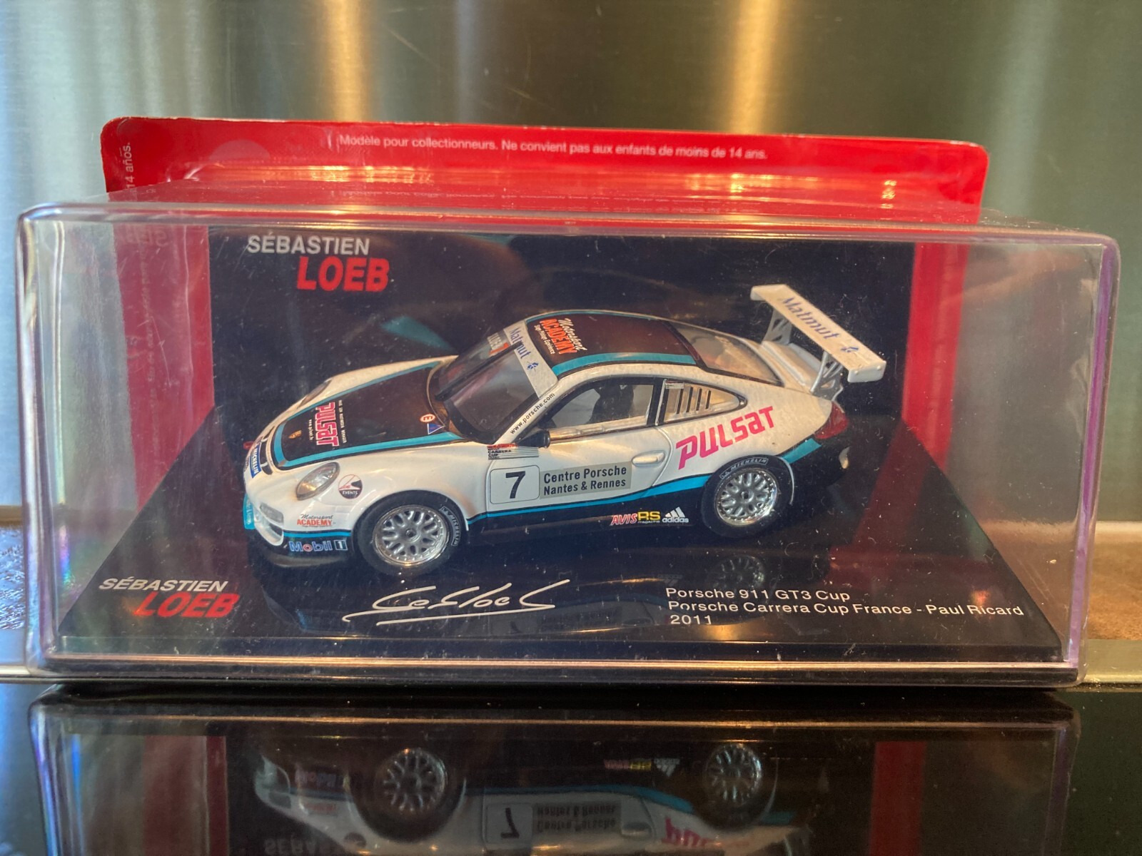Porsche 911 GT3 Cup Loeb 2011 Altaya 1/43 pour décorer un bureau de passionné d'automobile