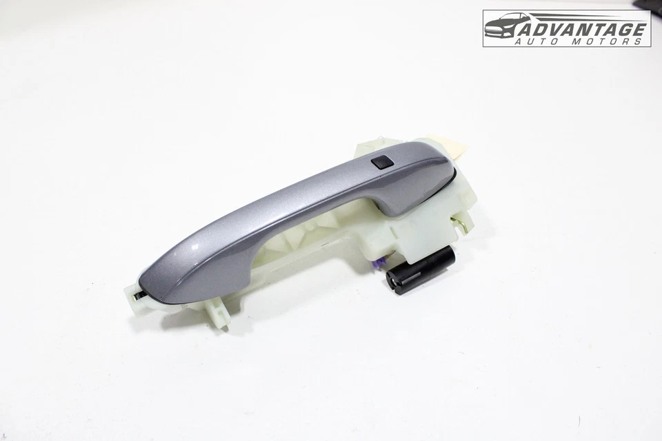 2021-2024 KIA SORENTO FRONT RIGHT EXTERIOR DOOR HANDLE SILVER GREEN METALLIC OEM - Image 2 of 4