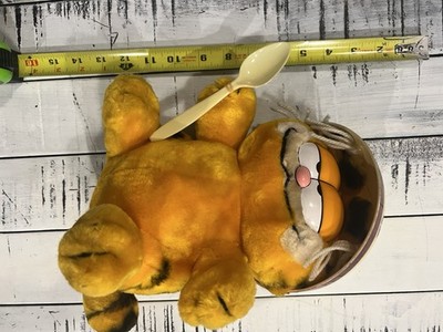 Vintage Hand-crafted Garfield Plush 1978-1981 with pasta bowl and