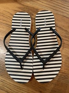 gray flip flops womens
