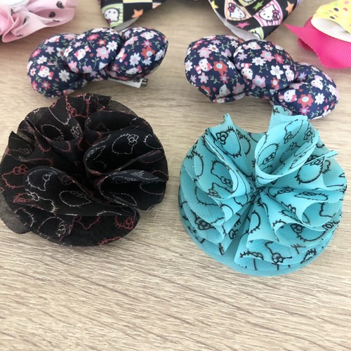 Assorted 7 Piece Hello Kitty mid to large size fabric hair clips - Picture 3 of 12