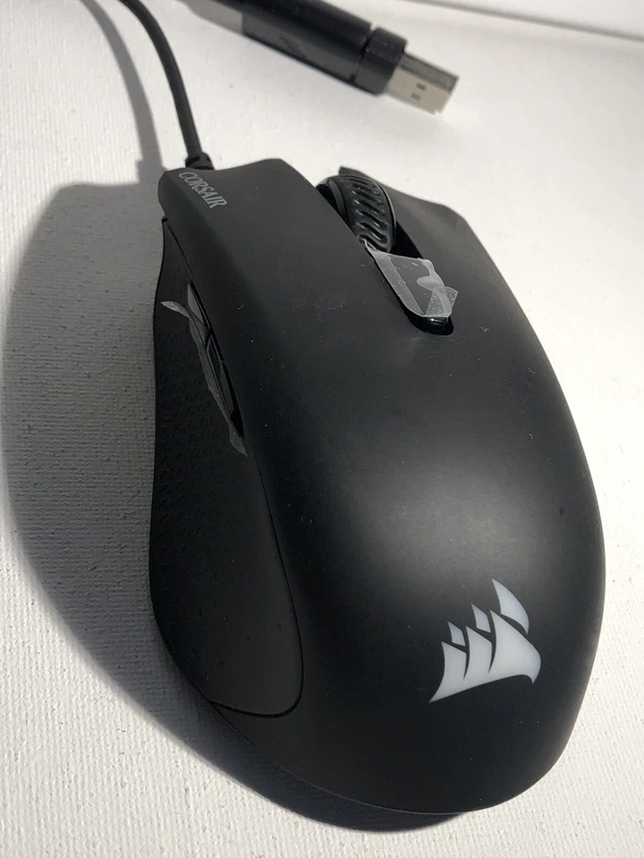 Mouse para computadora Corsair Harpoon PRO mouse con cable para juegos luz negra/roja Foto 2 de 4