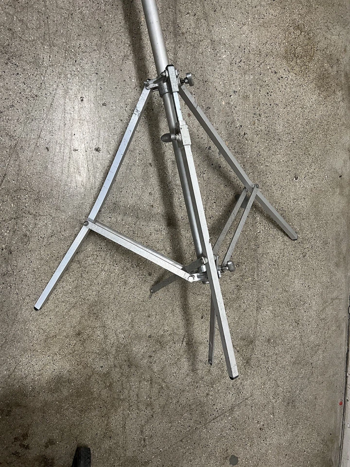 Vintage Matthews light stand. Read Description. Parts or Repair - Image 4 of 4