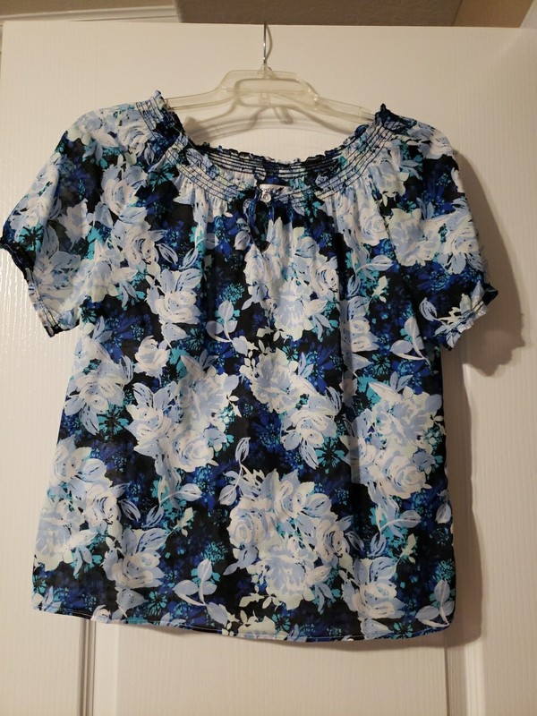Croft And Barrow Blue Floral Blouse Petite M EUC