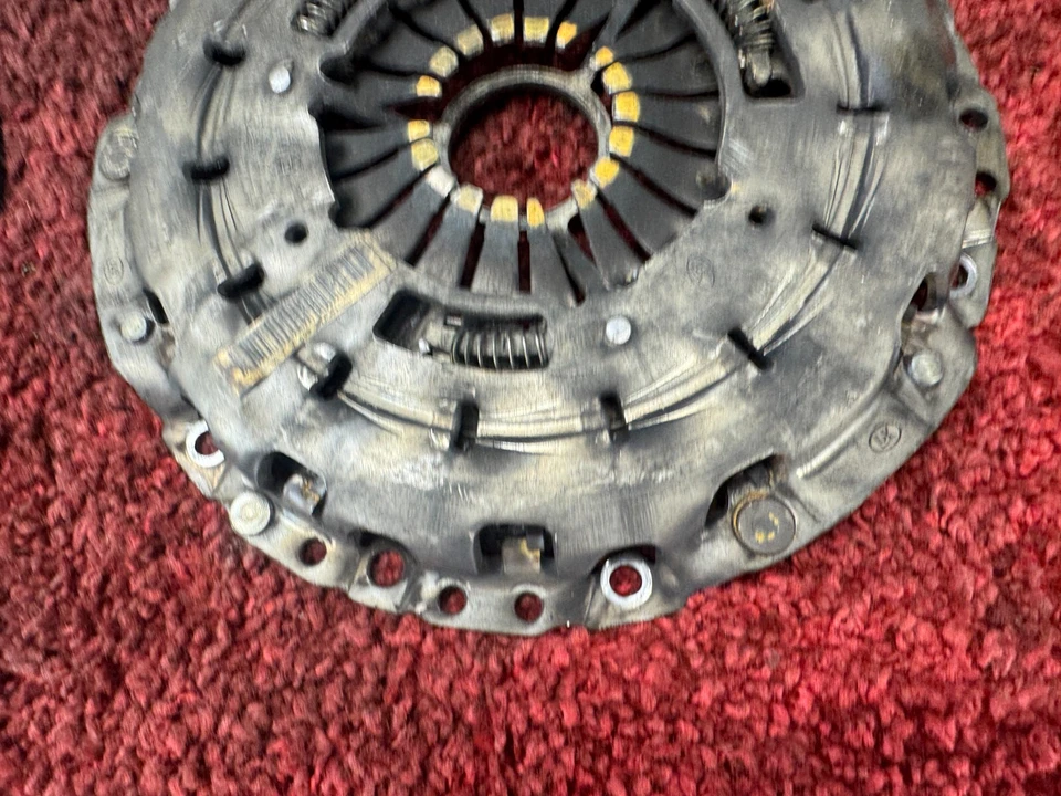 BMW F10 F32 F33 E90 E92 E93 E82 6 velocidades manual doble masa volante embrague OEM 99K Foto 3 de 4