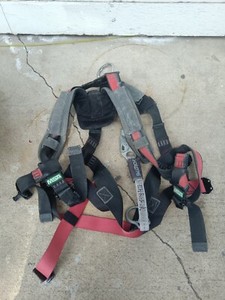 MSA 10155559 EVOTECH Lite Full-Body Harness With Back D-Ring And Qwik-Connect Le
